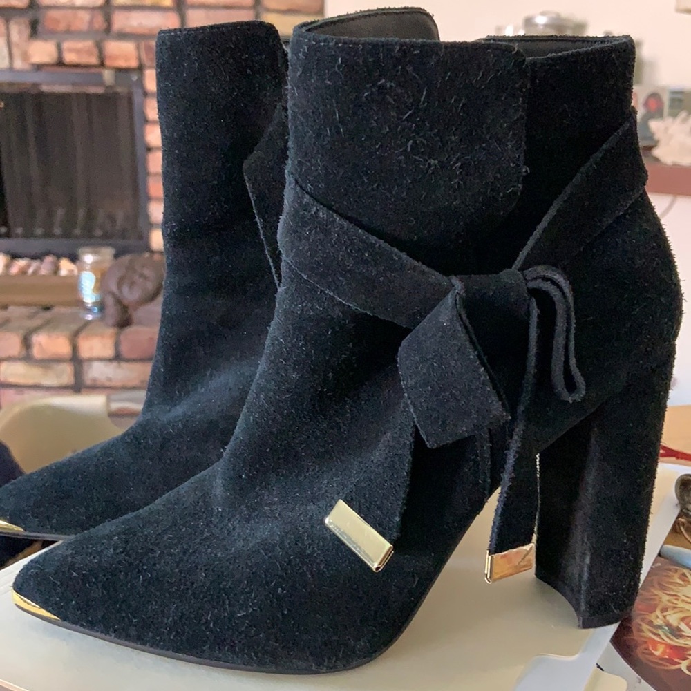 Ted Baker CURSTEN suede, black booties with bow